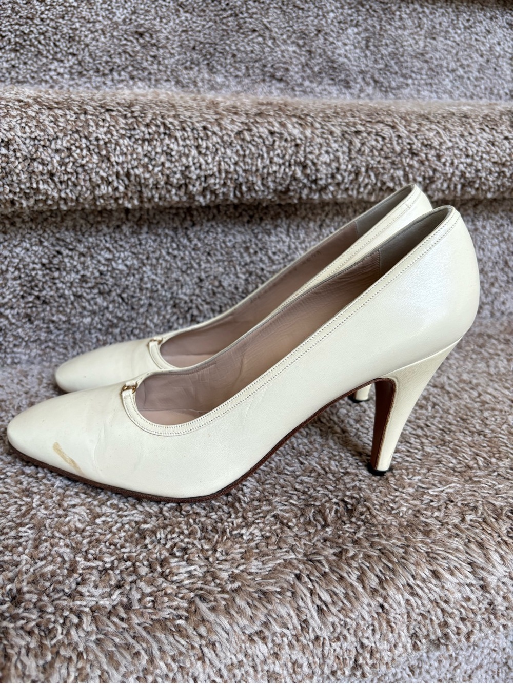 Gucci Women’s Classic Cream Leather High Heel Pumps